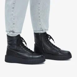 Torhill Rise Black Leather